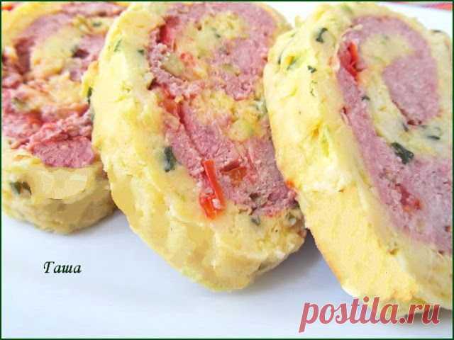 Кабачковый рулет с фаршем.