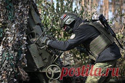 ВС России оттеснили ВСУ в районе железнодорожной ветки под Артемовском. Вооруженные силы (ВС) России оттеснили украинских военных в районе железнодорожной ветки у Клещеевки к югу от Артемовска. Об этом заявил советник главы Донецкой народной республики (ДНР) Ян Гагин. По его словам, этот участок фронта является ключевым на южном фланге Артемовска.