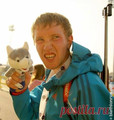 Алексей Волков: «После финиша Шипулина кричал: «Я ваш талисман, меня надо брать на Олимпиаду» 
«Иногда ребята подкалывают, что как только я приезжаю в эстафету – мы или в призах или выигрываем. Вот я сегодня и решил пошутить. После финиша Антона кричал: «Я ваш талисман, меня надо брать на Олимпиаду в Корею». Если серьезно, наверное, команда меньше нервничает, когда я бегу первый этап. От меня редко стоит ждать серьезных огрехов», – сказал Волков. Алексей Волков – действите...