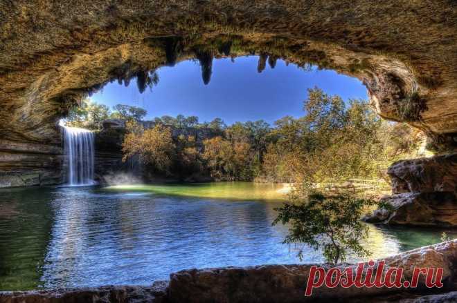 Удивительное озеро Hamilton Pool