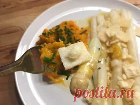 Weißer Spargel Sous Vide - Verfeinert mit Kaffeebutter und Parmesan! Endlich ist wieder Spargelzeit! Um den besten Geschmack aus dem beliebten Gemüse herauszukitzeln, haben wir den Spargel sous vide zubereitet. Als Equipment haben wir unseren Vakuumierer F210 und unseren Testsieger aus Stiftung Warentest, den Sous Vide Garer SVU, gewählt.