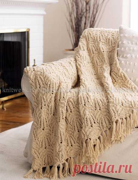 Одеяло-плед спицами кружевным узором (&quot;медвежьи лапки&quot;). / knitweek.ru
