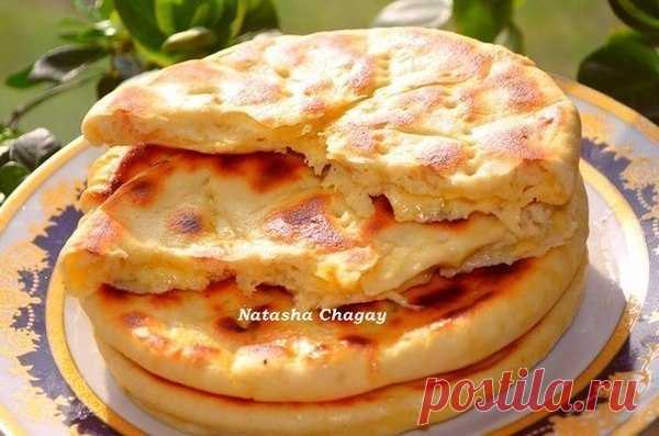 Быстрые хачапури с творожно-сырной начинкой