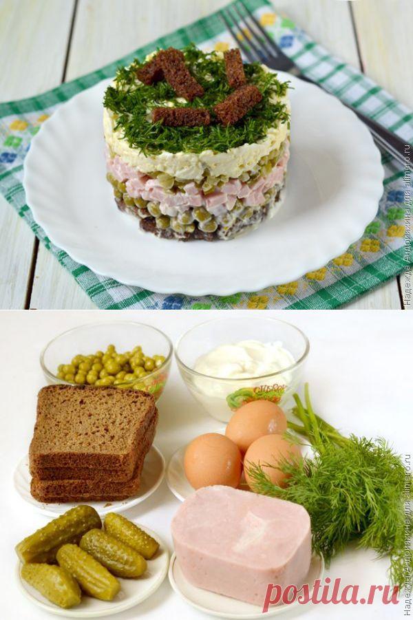 Салат с сухариками «На траве дрова» | Ваши любимые рецепты
Ингредиенты: 150 г ржаного хлеба, 200 г ветчины, 2-3 консервированных огурца, 3 яйца, 150 г майонеза, 0,5 банки горошка, укроп.