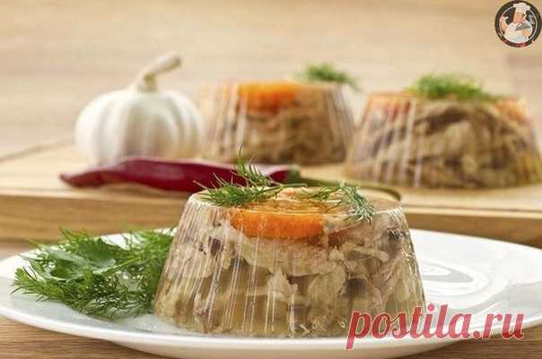 Холодец из курицы
⠀
Ингредиенты:
⠀
Курица 1-1,5 кг.
Морковь - 2 шт.
Лук репчатый - 1 шт.
Желатин 2 упаковки по 15 гр.
Лавровый лист
Чеснок
Перец горошком
Соль
⠀
Приготовление:
⠀
1. Курицу положим в кастрюлю и зальем водой когда вода закипит снимем пену и лишний жир. Добавим очищенную морковь, лук, чеснок, перец и варим до тех пор, пока мясо с легкостью не будет отставать от костей. За 15 минут до окончания варки добавим лавровый лист. Разведем желатин в трех стаканах тепло...