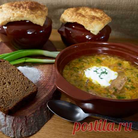 Щи русские. Та-даам - без картошки! 




Рецептов русских щей масса, поделюсь с вами базовым. Суточные щи, классические без картошки.
Состав на 5-6 порций:
✅ грудинка или лопатка говяжья - 500гр.;
✅ вода - 3л.;
✅ капуста квашеная - 300-…