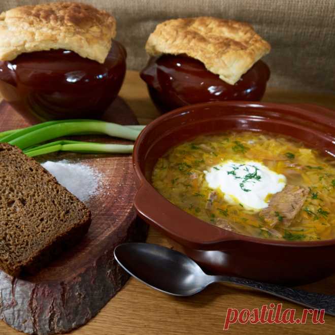 Щи русские. Та-даам - без картошки! 




Рецептов русских щей масса, поделюсь с вами базовым. Суточные щи, классические без картошки.
Состав на 5-6 порций:
✅ грудинка или лопатка говяжья - 500гр.;
✅ вода - 3л.;
✅ капуста квашеная - 300-…