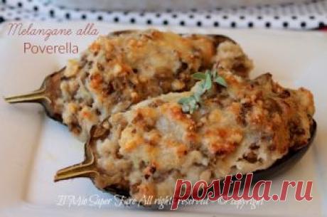 Melanzane alla poverella ripiene con pane raffermo e mozzarella Melanzane alla poverella ripiene con pane raffermo e mozzarella, Ricetta economica, facile e gustosa.Un ripieno senza uova morbido, filante e senza pretese!