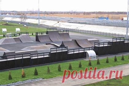 В Ростове-на-Дону появилась новая трасса для велоспорта. В Ростове-на-Дону получили разрешение на сдачу в эксплуатацию трассы для велоспорта. Новый объект появился на гребном канале «Дон». Отмечается, что протяженность маршрута, который имеет рельеф, приближенный к естественной горной местности, превышает 1,2 километра. На территории также построили трассу BMX.