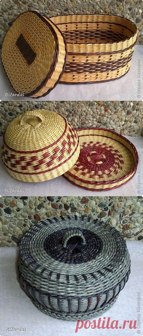 Очень красивые работы по плетению из газет.