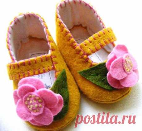 The Sydney - Mustard and Hot Pink Felt Baby Shoes