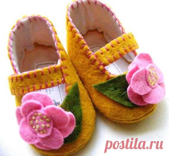 The Sydney - Mustard and Hot Pink Felt Baby Shoes
