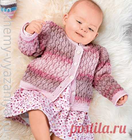 Розовая кофточка с шишечками для девочки до года. Схема вязания спицами и описание.