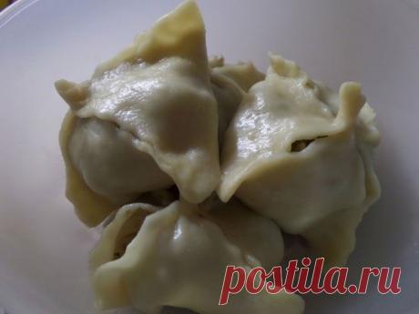 (+1) тема - Рецепт на выходные | Полезные советы
Одно из самых вкуснейших блюд на мой взгляд. Начинок может быть десятки, но я предлагаю очень простой рецепт. На взгляд моих узбекских друзей, немного даже кощунственный по отношению к аутентичному варианту. Поэтому, правильнее называть их не манты, а паровые пельмени – из-за начинки. Но принцип приготовления близок к классическому варианту. Этот рецепт очень выручает, когда хочется домашних пельменей, а на их лепку нет времени.