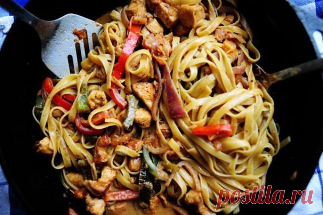 ​Острая паста с курицей Ингредиенты:
Куриные грудки — 2 шт.Паста — 400 г
Сладкий болгарский перец — 2 шт. Красная луковица среднего размера — 0,5 шт. Чеснок — 2 зубчика Небольшие помидоры — 4 шт. Молоко — 1 стак. Оливковое масло — для...
