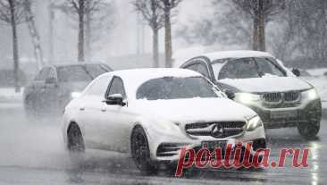 Драконовский утиль и штрафы за права: что ждет российских водителей c 1 декабря. С 1 декабря в России резко вырастает тариф утильсбора при растаможке иномарок с двигателями мощнее 160 сил. За летнюю резину водителей оштрафуют, а компенсация по ОСАГО вырастет. Об этих и других нововведениях -- в материале &quot;Газеты.Ru&quot;.