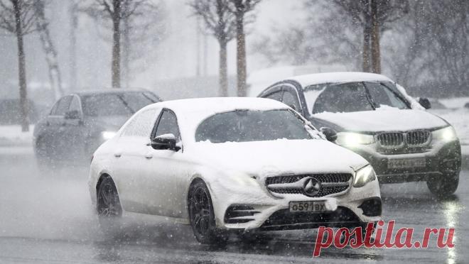 Драконовский утиль и штрафы за права: что ждет российских водителей c 1 декабря. С 1 декабря в России резко вырастает тариф утильсбора при растаможке иномарок с двигателями мощнее 160 сил. За летнюю резину водителей оштрафуют, а компенсация по ОСАГО вырастет. Об этих и других нововведениях -- в материале "Газеты.Ru".