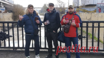 «Спасибо нашему главнокомандующему»: бойцы ЧВК «Редут», обратившиеся в проект «Не один на один», получили паспорта РФ. Участники СВО из подразделений ЧВК «Редут» Александр Иванов, Михаил Кузьминов, Владислав Ситников и Вадим Пак, обратившиеся в проект «Не один на один» за помощью в приобретении российского гражданства, получили паспорта РФ. Бойцы долго не могли добиться оформления документов из-за того, что несли службу по контрактам с ЧВК, тогда как упрощённый порядок приобретения гражданства…