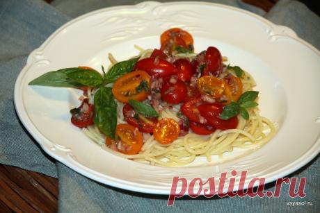 Паста Фредда с томатами черри, анчоусами и травами Pasta Fredda, в буквальном смысле слова означает «холодная паста», иначе известная как «паста-салат». Нет ничего проще приготовить такой салат, для этого можно использовать вареные или свежие овощи…