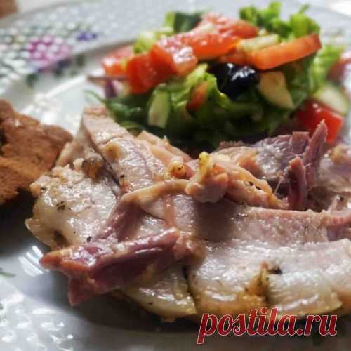 Свиная грудинка, запеченная в чёрном хлебе