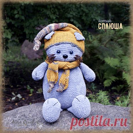 котик Сплюша. Вязаный плюшевый кот