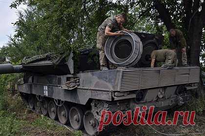 Украинские танки Leopard остались без ремонтного центра в Польше. ФРГ вышла из проекта по созданию центра ремонта украинских танков Leopard в Польше из-за завышенных ценовых ожиданий польской стороны. Об этом со ссылкой на источники сообщает газета Handelsblatt. Ранее стало известно, что ремонтники также столкнулись с дефицитом запчастей.