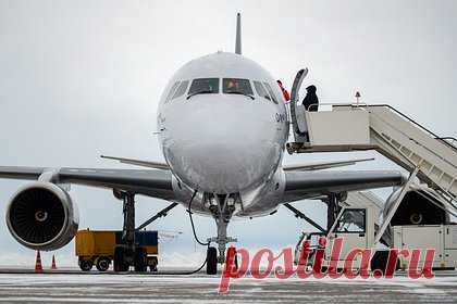 Заслуженный пилот России сравнил отечественный Ту-214 с Boeing и Airbus. Отечественный пассажирский лайнер Ту-214 способен конкурировать с такими воздушными судами, как Boeing 737, Boeing 700, Boeing 800 и Airbus 321. Об этом заявил заслуженный пилот РФ Юрий Сытник. После некоторых улучшений российский лайнер по техническому оснащению можно смело ставить в один ряд с иностранными бортами.