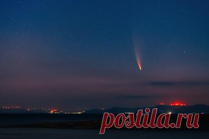 Искусственный интеллект научился находить упавшие метеориты. Австралийские исследователи из Центра космической науки и техники Кертина (SSTC) разработали дрона с искусственным интеллектом (ИИ), который способен находить упавшие метеориты на равнине Нулларбор в Западной Австралии. Обычно для поиска метеоритов собирались специалисты, но ИИ оказался в девять раз эффективнее.