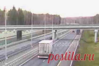 Появилось видео взрыва из-за столкновения автоцистерны и грузовика на российской трассе