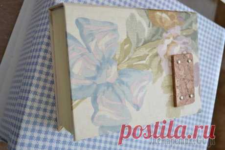 Мастер-класс: блокнотик в бумажной обложке с нуля Со слов автора. Итак, мне надо было сделать блокнот с клетчатыми страничками, 200 листов.Обложка должна была быть бумажная.Начинается все с того, что я рисую клеточки :)затем иду странички печатать.во...