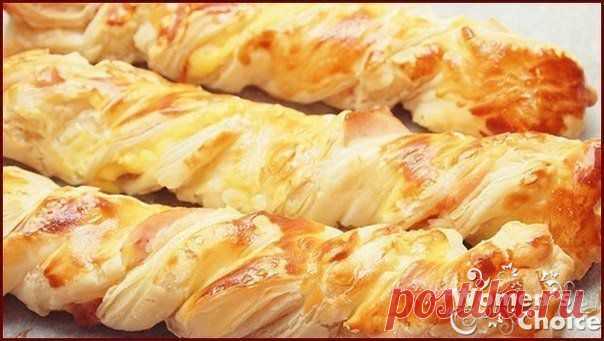Слоёные косички с курицей и сыром, быстрый завтрак для всей семьи! Плюс чашечка кофе или ароматного чая с лимончиком взбодрят Вас с утра!!! Прекрасного дня! | Банк кулинарных рецептов