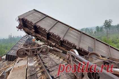 Спасатели нашли тело пропавшего без вести после столкновения поездов в Приамурье. Спасатели обнаружили тело мужчины, который числился пропавшим без вести после столкновения двух грузовых поездов в Амурской области. Об этом сообщили в Амурском центре гражданской защиты и пожарной безопасности. Таким образом число погибших увеличилось до четырех. Пострадали три человека.