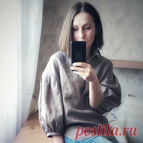 Photo by ВЫКРОЙКИ ШИТЬЕ и КРОЙ on May 03, 2020. На изображении может находиться: 1 человек, часть тела крупным планом и в помещении