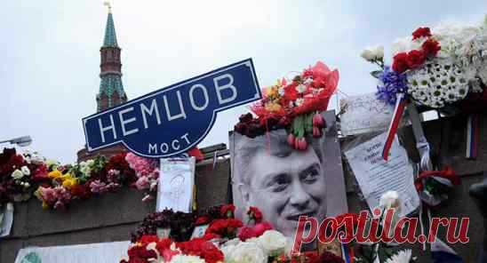 Шаббат и Немцов мост
Автор: M. Bruk   
09.03.2016 08:55

В прошлый шаббат наша община провела важное мероприятие, совместившее вечность и актуальность. 27 февраля многие почтили память Бориса Немцова, которого убили в этот день год назад. И в Нью-Йорке инициативная группа бывших москвичей, которые были близки с Немцовым, решила организовать мероприятия в память о нем.