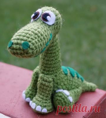 1000 схем амигуруми на русском: Динозавр Арло