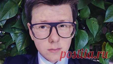 Как живется 18-летнему биткоин-миллионеру. Эрику Финману 18 лет, и он — самый молодой биткоин-миллионер в мире. В его распоряжении 403 BTC, стоимостью почти в $3 млн. Первый миллион Эрик заработал уже в 15 лет, после чего бросил колледж и ударился в предпринимательство. Сегодня он обитает в Голливуде, путешествует и наслаждается жизнью.