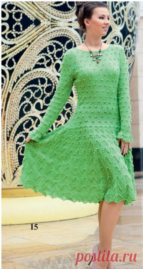 Зелёное платье спицами