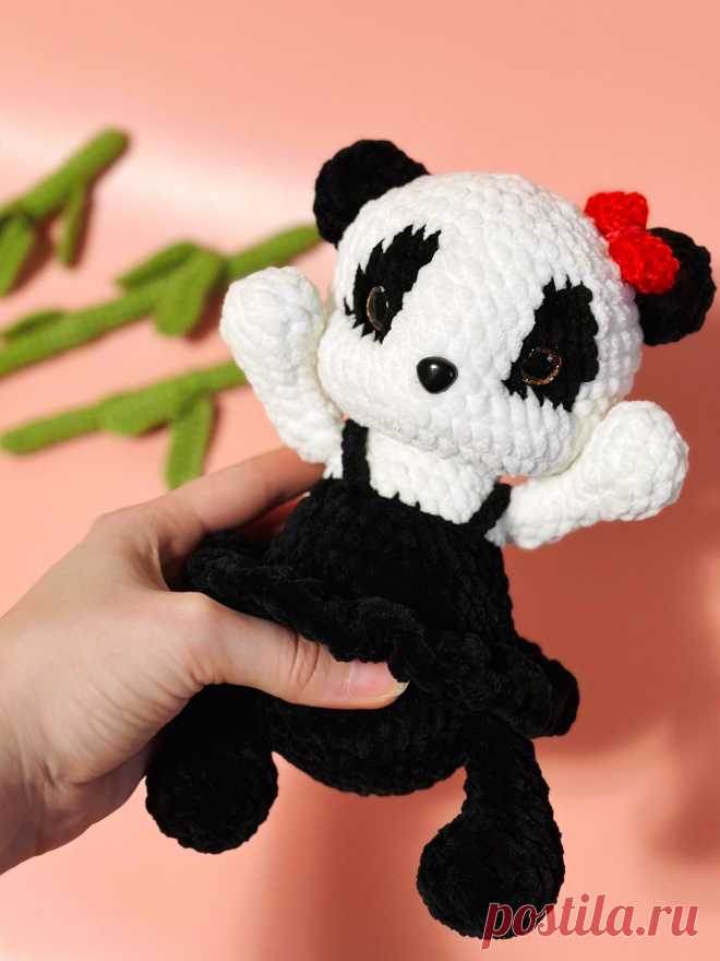 PDF Пара Панд крючком. FREE crochet pattern; Аmigurumi toy patterns. Амигуруми схемы и описания на русском. Вязаные игрушки и поделки своими руками #amimore - плюшевая панда, медведь, медвежонок панды из плюшевой пряжи, мишка.