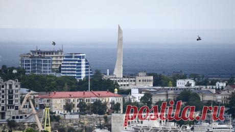 Власти рассказали о повреждении 30 домов при ночном обстреле Севастополя. В результате ночной атаки на Севастополь были повреждены 30 частных и многоквартирных домом, 45 машин и музыкальный магазин. Об этом сообщил губернатор Михаил Развожаев в Telegram-канале. Утром в среду комиссии приступили к подомовому ...