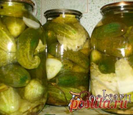 Маринованные огурчики с капусткой Очень хрустящие и вкусные маринованные огурчики с капусткой. Рецепт проверен ни одним годом. огурцы — 3 кг; капуста — 0,5 кг; чеснок — 6 зуб.; укроп ; черный перец горошком ; лавровый лист ; соль — 4,5 ст.л.; сахар — 6 ст.л.; уксус (70-%) — 4,5 ч.л.; вода — 4 л;