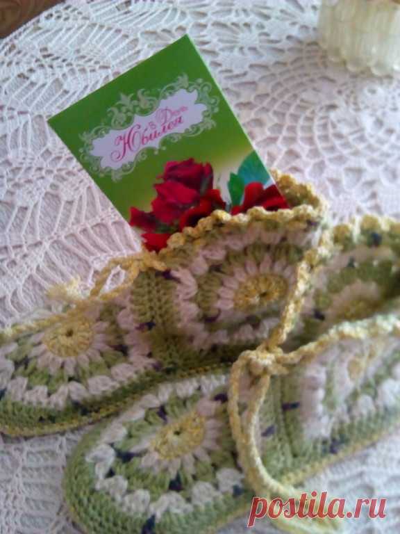 Ботики из шестиугольников связано крючком