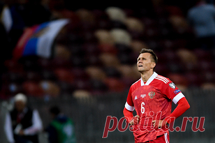 Черышев получил травму в матче чемпионата Испании. Полузащитник «Валенсии» и сборной России Денис Черышев получил травму в матче четвертого тура чемпионата Испании против «Осасуны». В добавленное к первому тайму время россиянин пожаловался на проблемы с левым коленом и попросил замену. Вместо него на поле появился Димитри Фулькье.