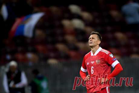 Черышев получил травму в матче чемпионата Испании. Полузащитник «Валенсии» и сборной России Денис Черышев получил травму в матче четвертого тура чемпионата Испании против «Осасуны». В добавленное к первому тайму время россиянин пожаловался на проблемы с левым коленом и попросил замену. Вместо него на поле появился Димитри Фулькье.