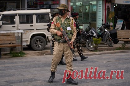 Чиновник попался со взяткой и съел ее на глазах полиции