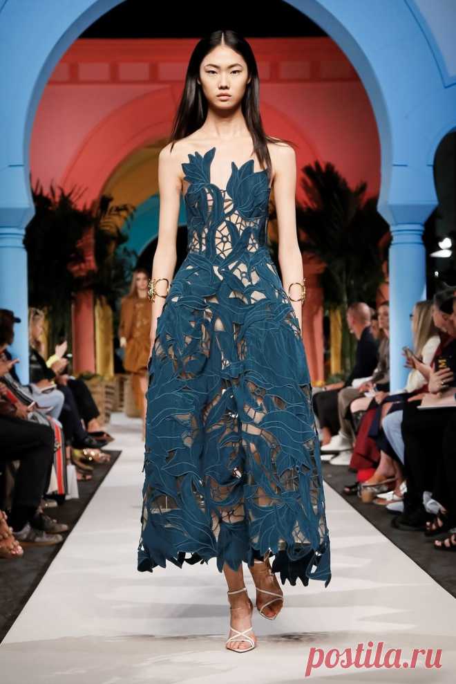 Ирина Шейк в свадебном платье и кружевные пальто на шоу Oscar de La Renta | VestiNewsRF.Ru