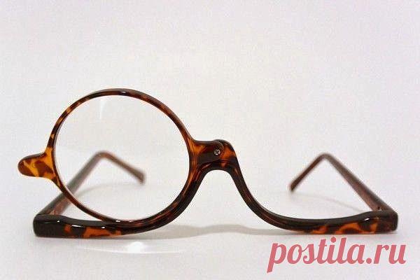 Очки для макияжа глаз.