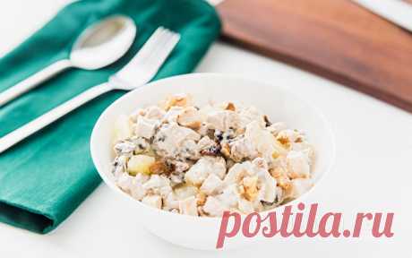 Салат с курицей, ананасом и черносливом - пошаговый рецепт с фото
