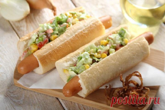 Домашний хот-дог с сосиской и салатом – пошаговый рецепт с фото.