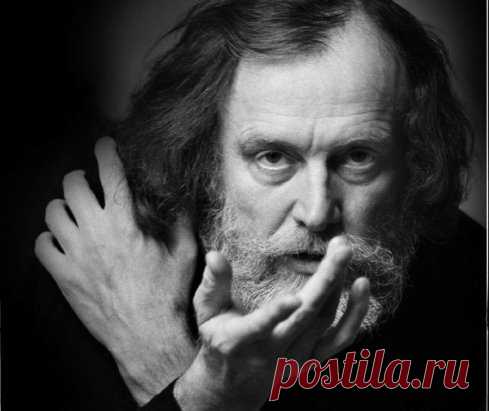 Четверть века назад умер Смоктуновский...
. Только гений мог сыграть Деточкина после Гамлета.
И князя Мышкина - так, что сам Товстоногов дар речи терял..
И вид у него был совершенно не от мира сего. Даже когда он Ленина играл...
Хорошо Михаил Ульянов сказал :