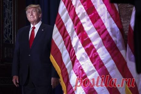 Трампа арестовали. Бывшего президента США Дональда Трампа арестовали до предъявления обвинений в офисе окружного прокурора в Нижнем Манхэттене. На данный момент политик находится под стражей в полиции, где у него снимут отпечатки пальцев и, возможно, составят фоторобот, затем его доставят в зал суда.